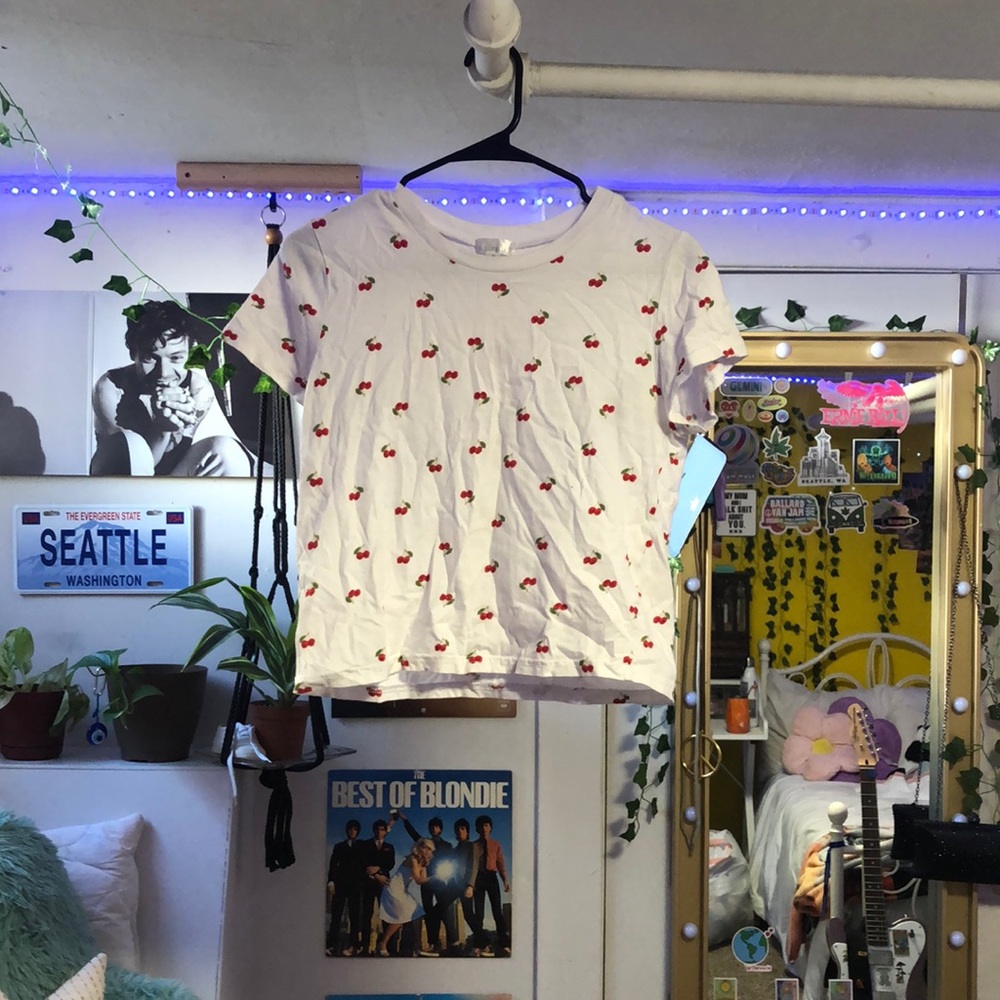 Belletweed size medium white cherry shirt